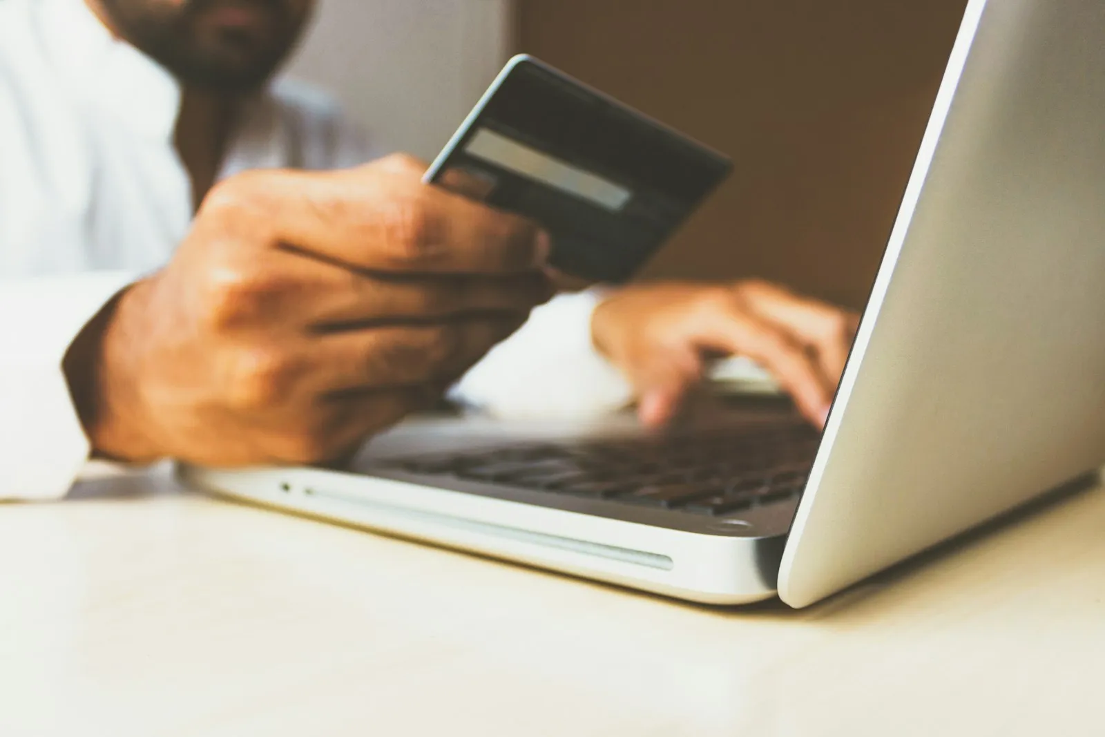 Giyim ve Moda İçin E-Ticaret Sitesi